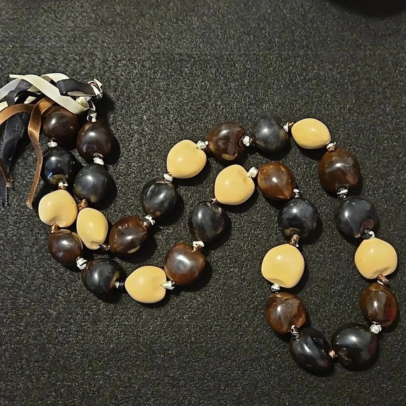 Black and‎ Creamy Kukui Nuts Leis Necklace all Natural 35" - Picture 1 of 2